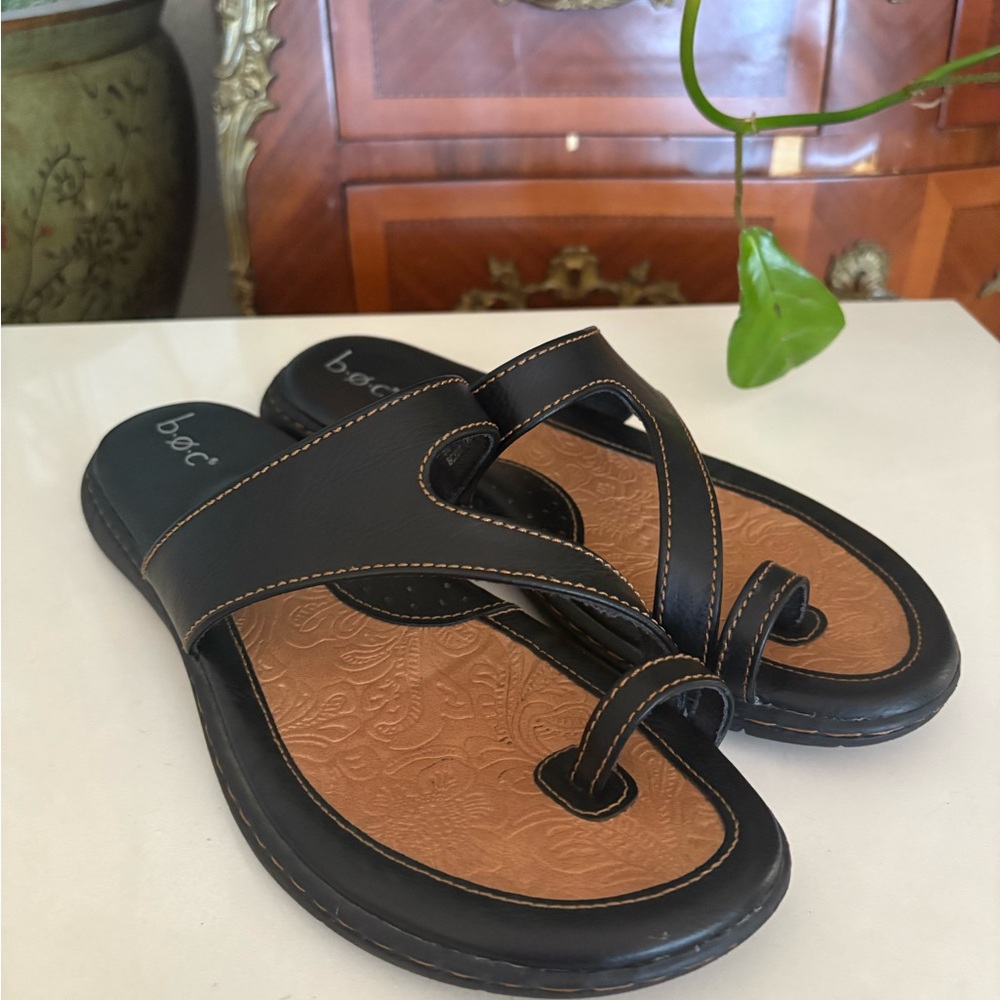 b.øc Black & Tan Leather Comfort Sandals Women’s Size 9